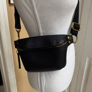 Universal Thread black faux Leather Crossbody waist Bag NWOT never used.
